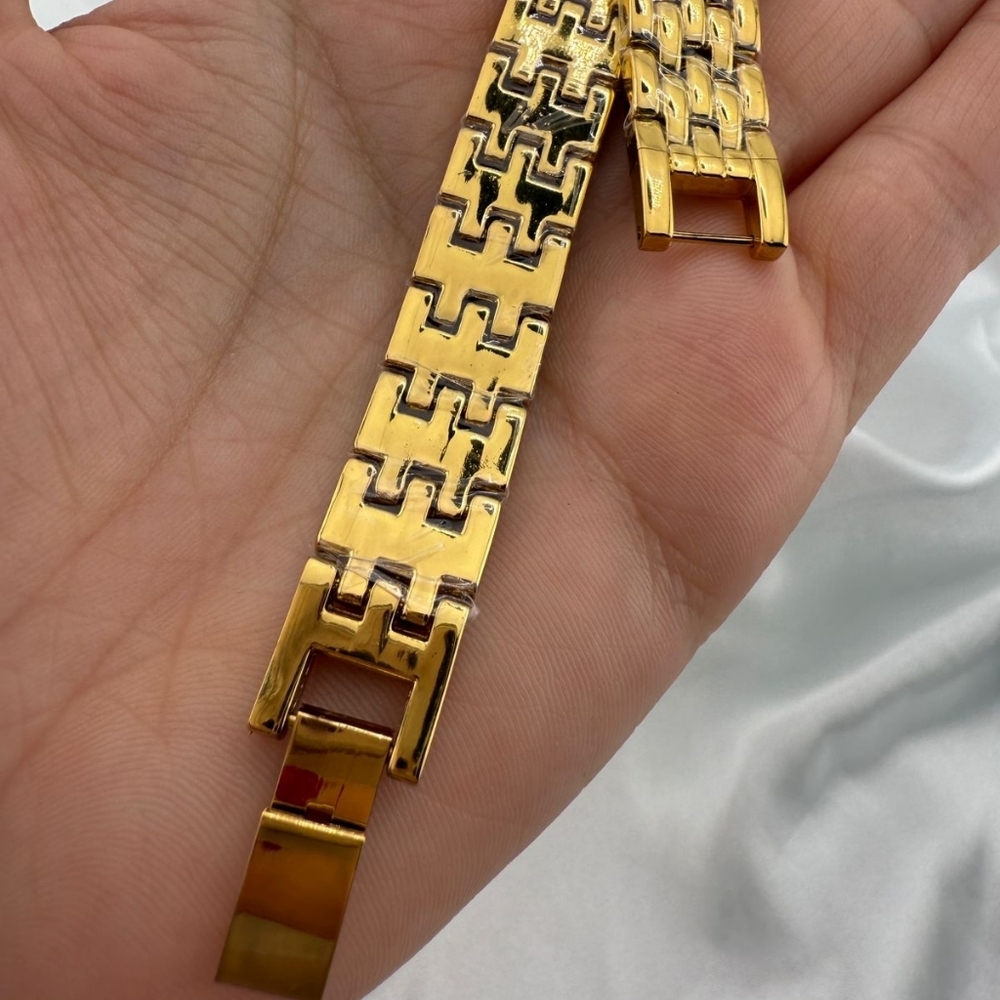 Panther Classic Diamond Gold Women's Watch - Picture 3 of 6
